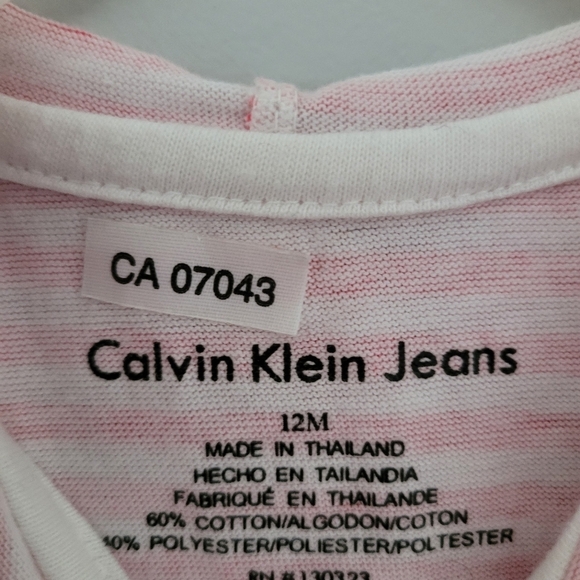 ❤️ HOST PICK ❤️ Calvin Klein 12m hooded tshirt - Picture 3 of 3